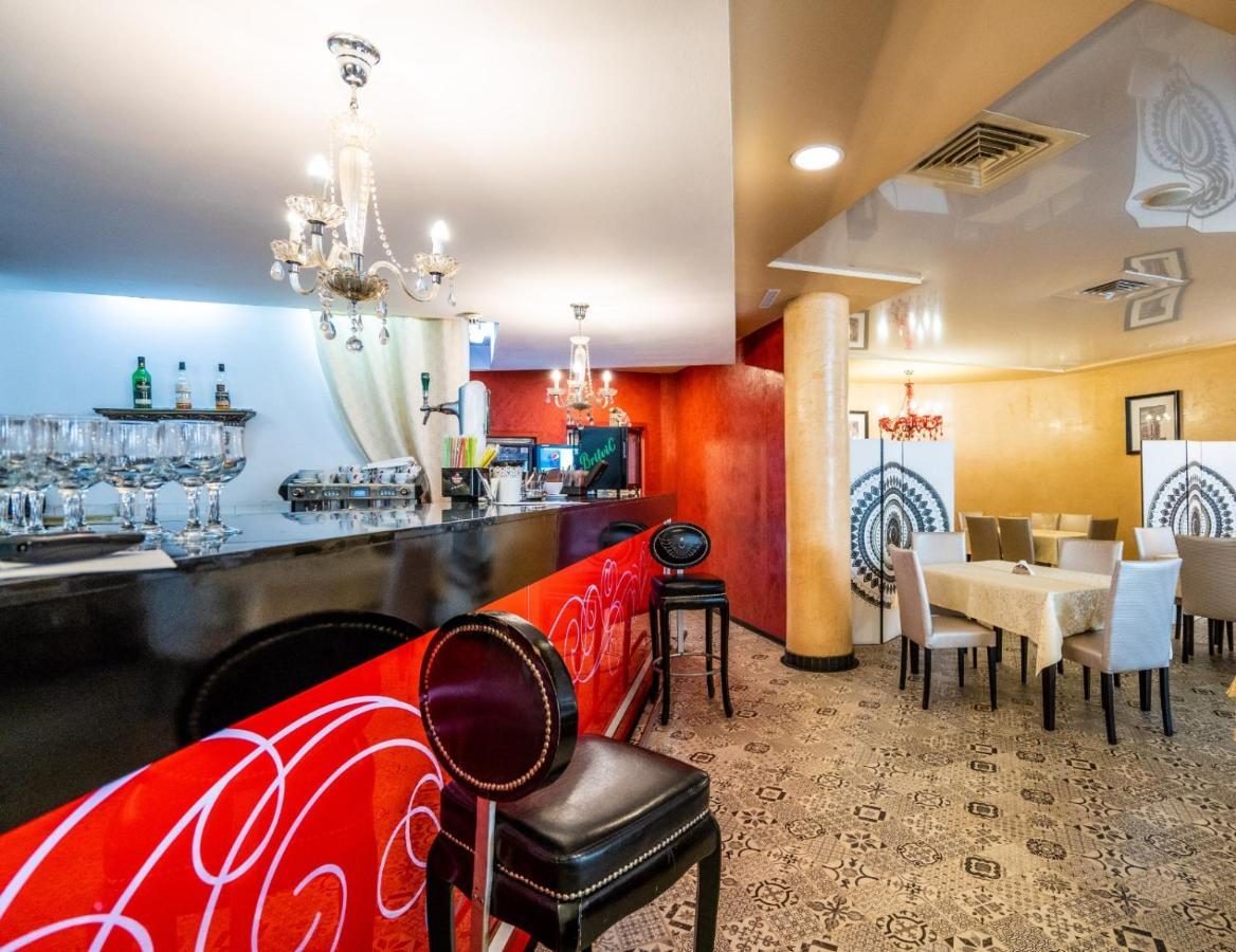 Hotel Tex Club Botoşani エクステリア 写真