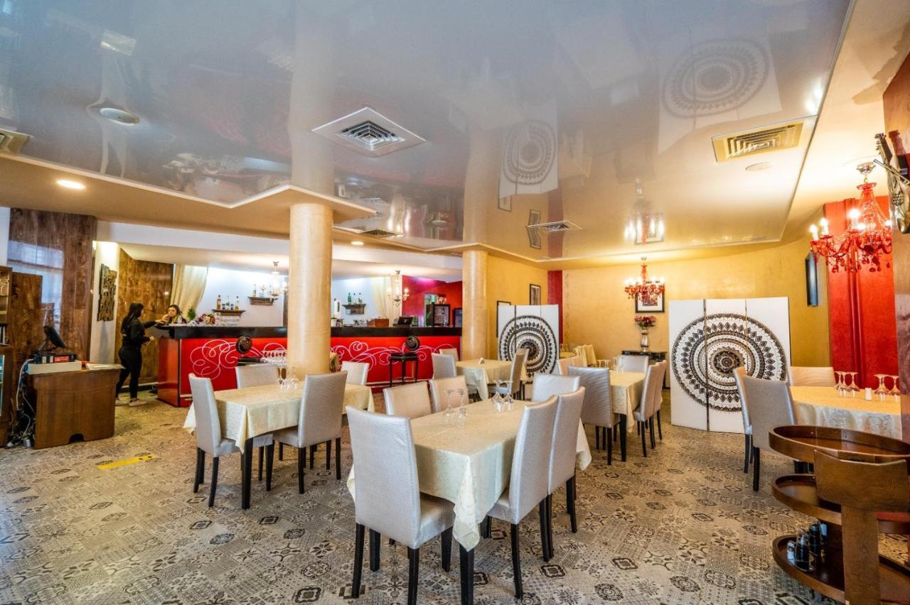 Hotel Tex Club Botoşani エクステリア 写真