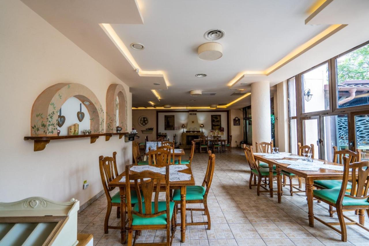 Hotel Tex Club Botoşani エクステリア 写真