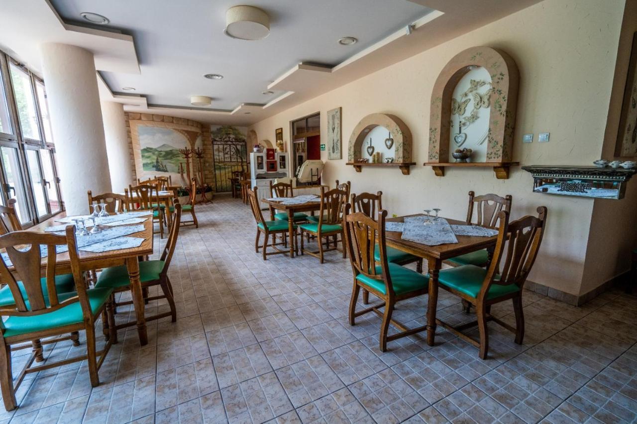 Hotel Tex Club Botoşani エクステリア 写真