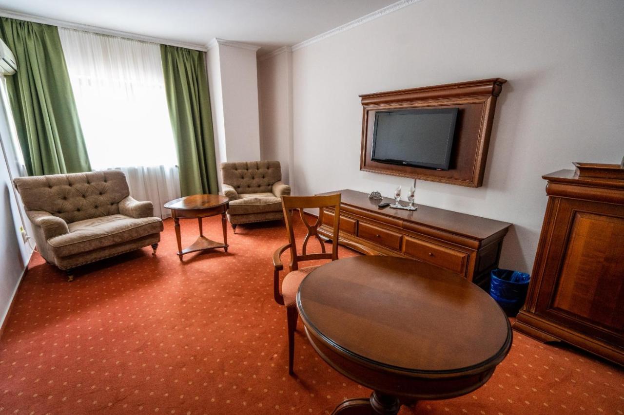 Hotel Tex Club Botoşani エクステリア 写真