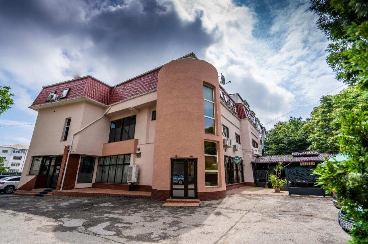 Hotel Tex Club Botoşani エクステリア 写真