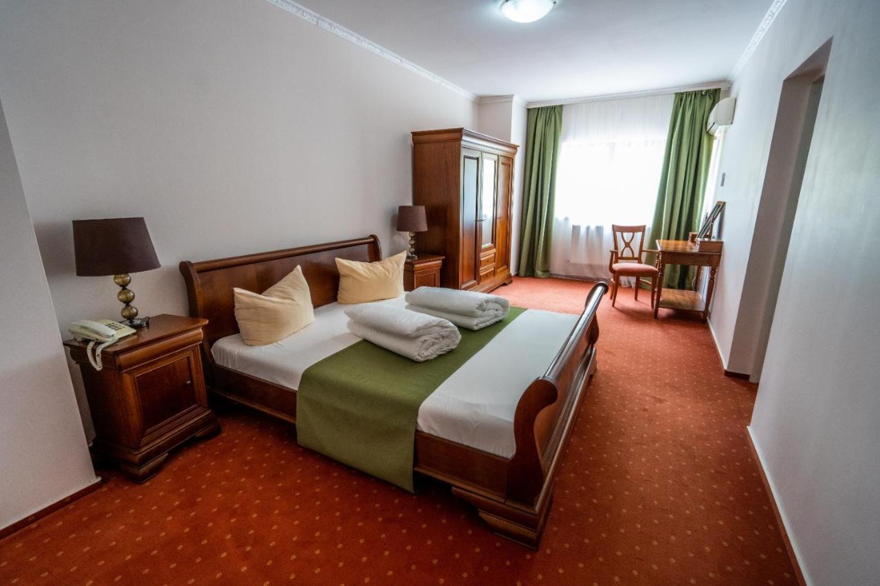 Hotel Tex Club Botoşani エクステリア 写真