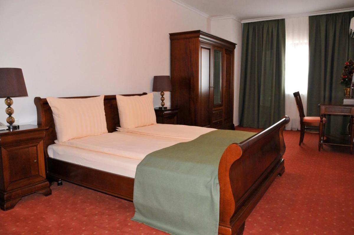 Hotel Tex Club Botoşani エクステリア 写真