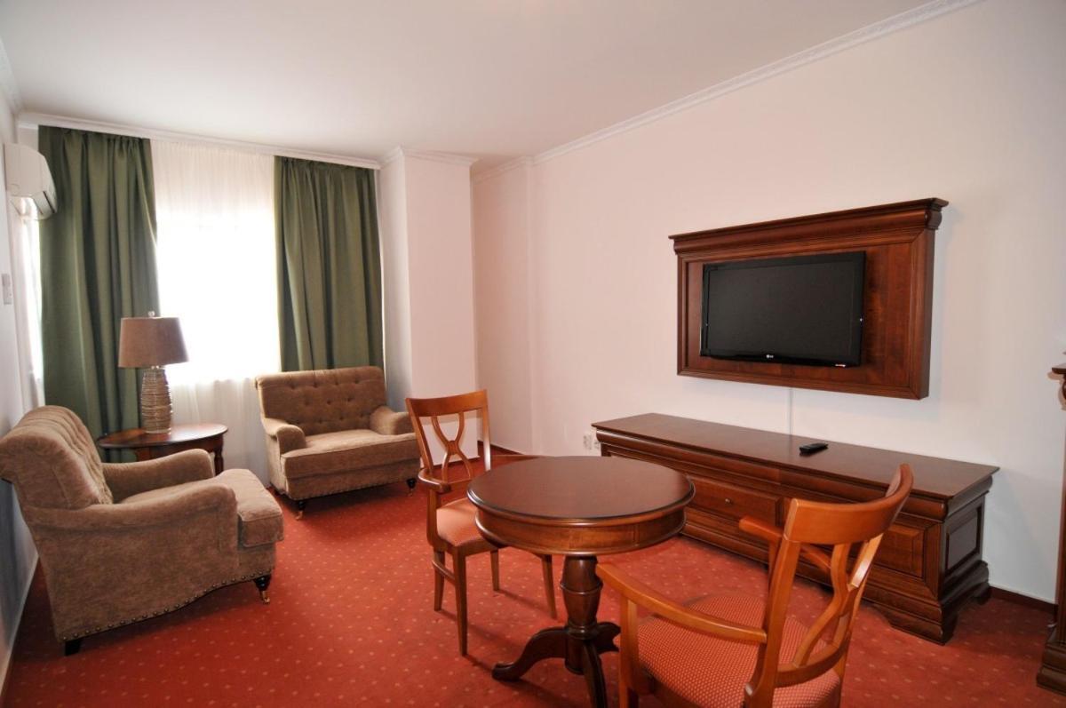 Hotel Tex Club Botoşani エクステリア 写真