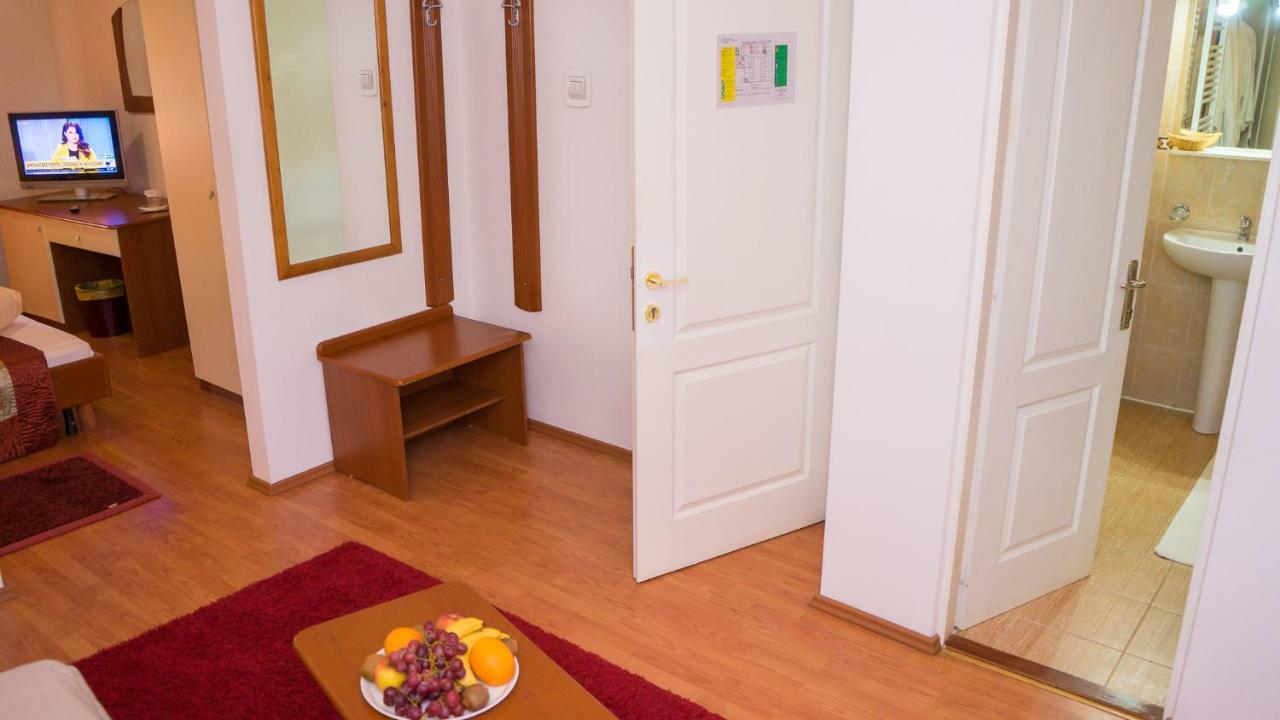 Hotel Tex Club Botoşani エクステリア 写真