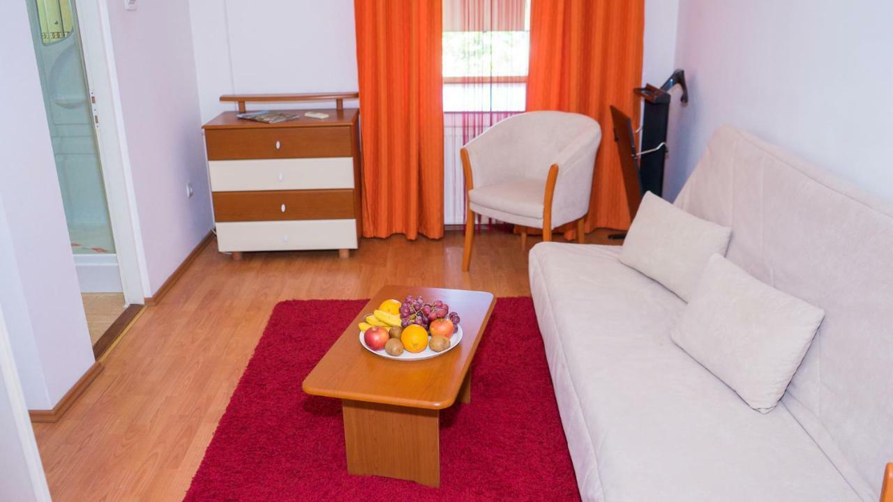 Hotel Tex Club Botoşani エクステリア 写真