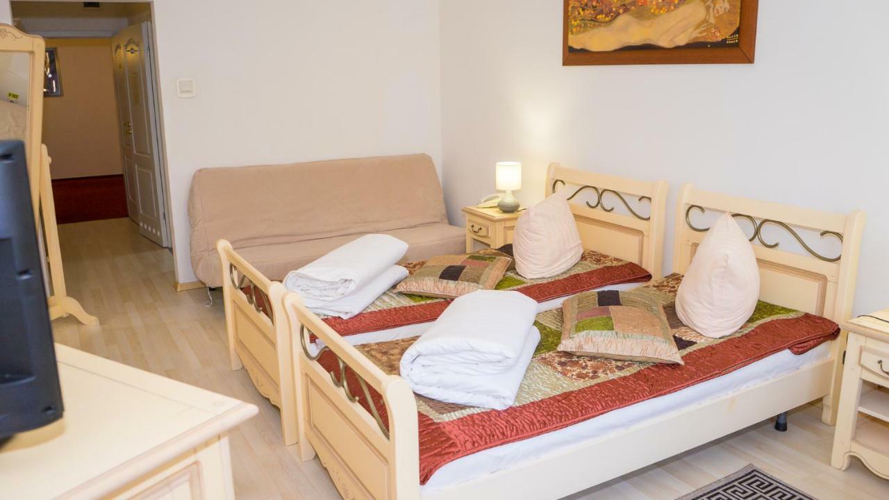 Hotel Tex Club Botoşani エクステリア 写真