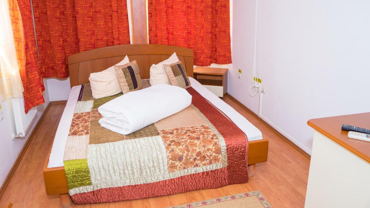 Hotel Tex Club Botoşani エクステリア 写真