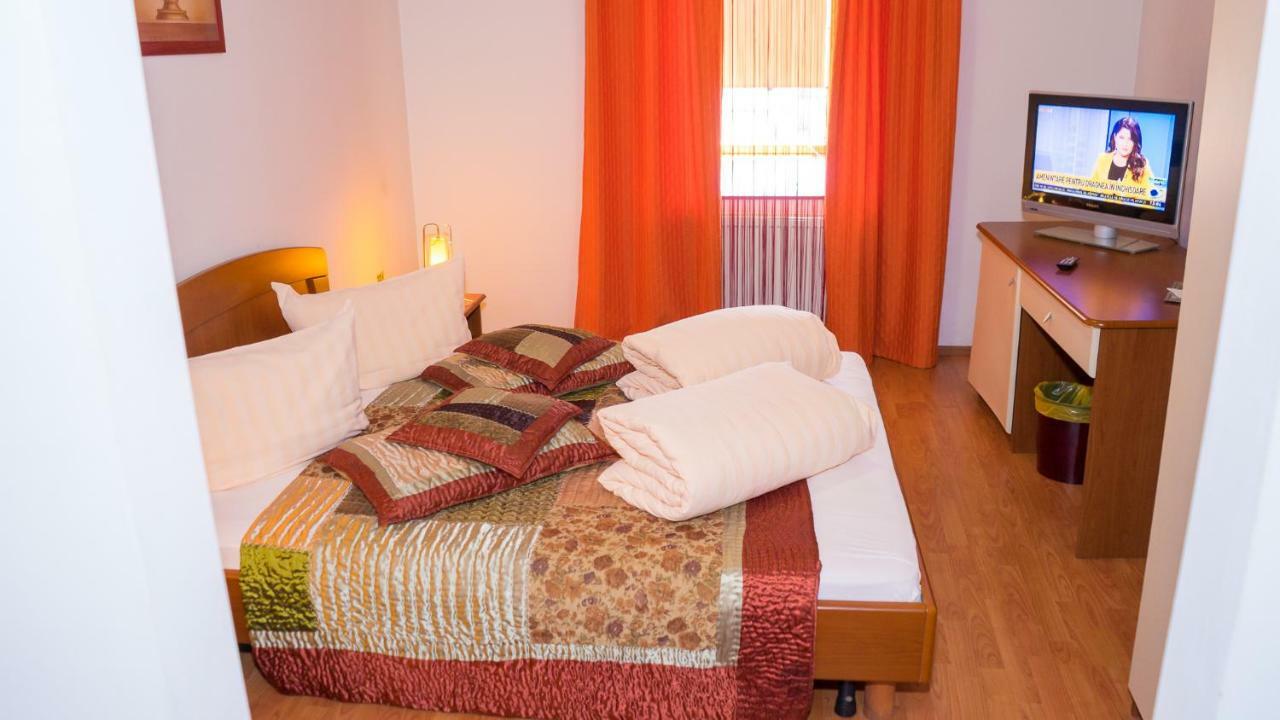 Hotel Tex Club Botoşani エクステリア 写真