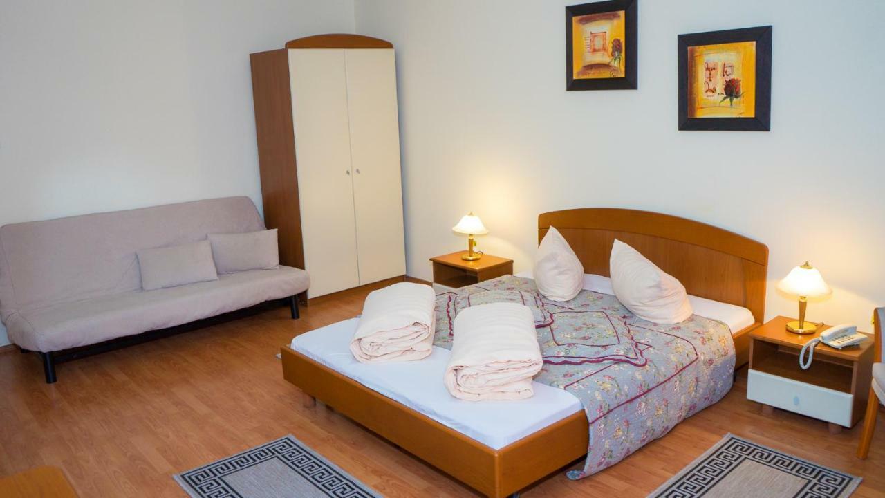 Hotel Tex Club Botoşani エクステリア 写真