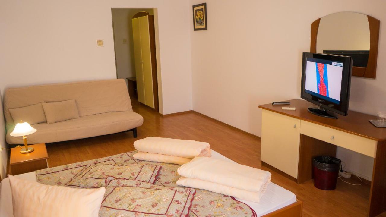 Hotel Tex Club Botoşani エクステリア 写真