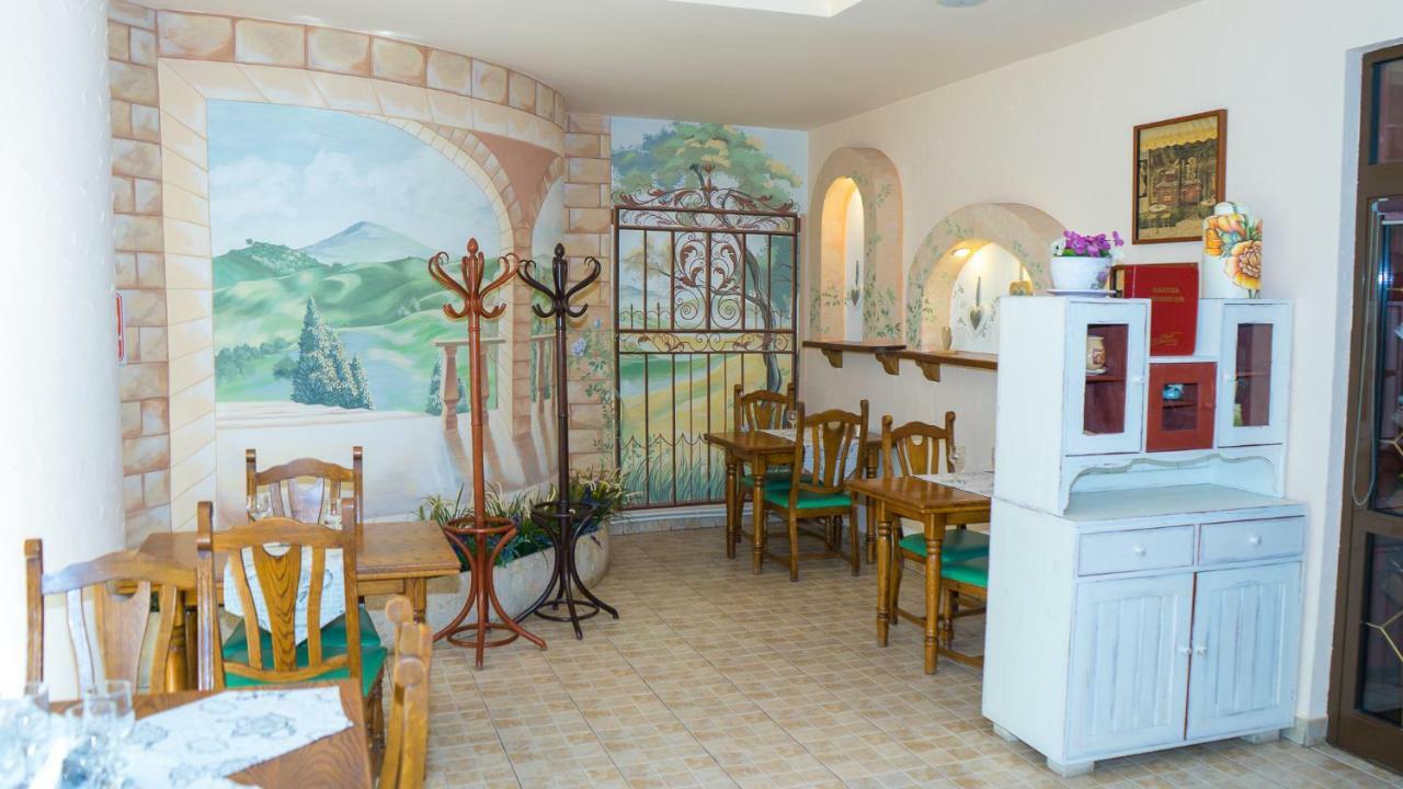 Hotel Tex Club Botoşani エクステリア 写真