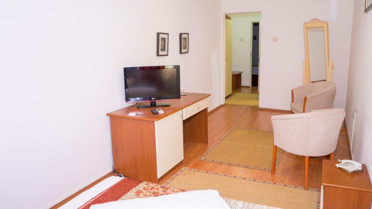 Hotel Tex Club Botoşani エクステリア 写真