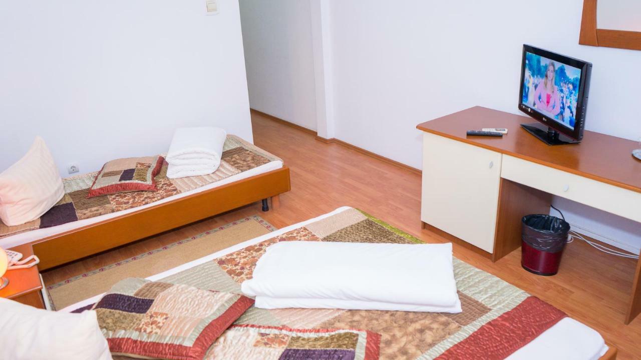 Hotel Tex Club Botoşani エクステリア 写真