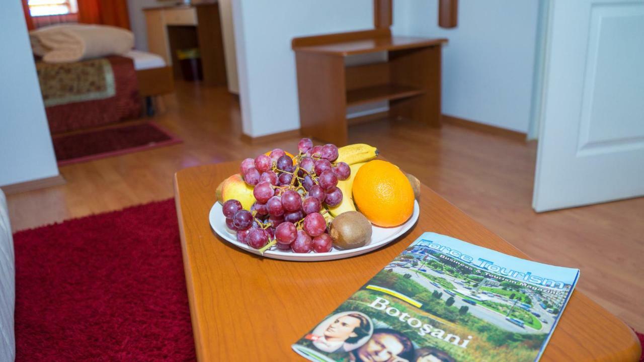 Hotel Tex Club Botoşani エクステリア 写真