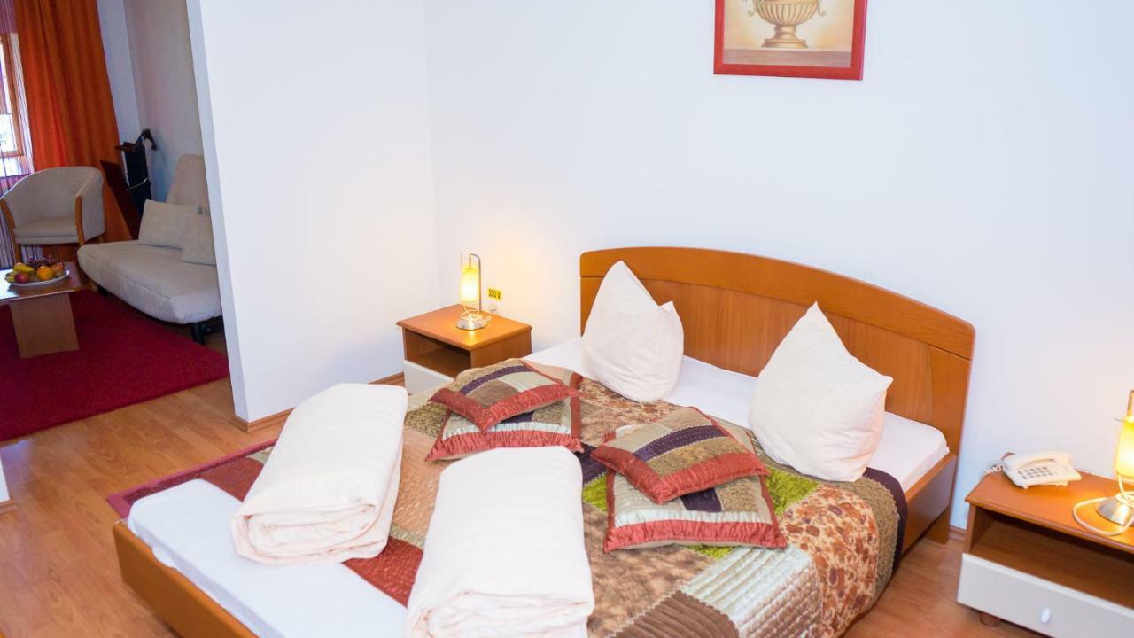 Hotel Tex Club Botoşani エクステリア 写真