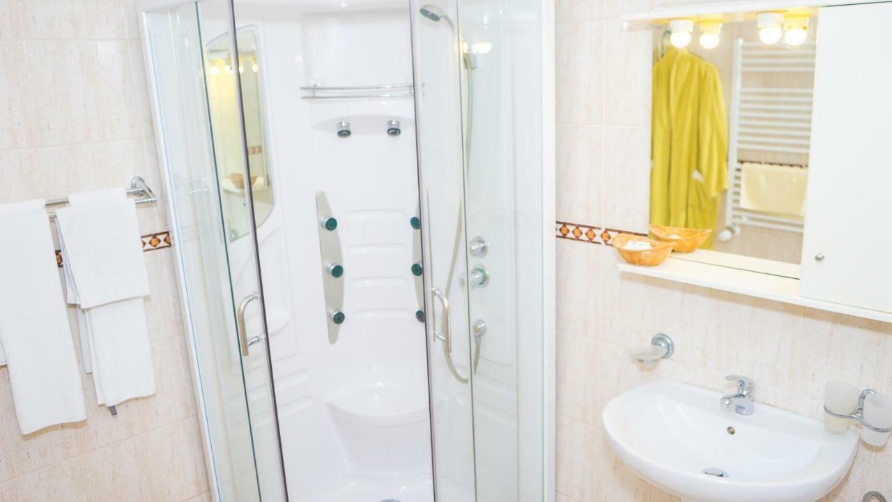Hotel Tex Club Botoşani エクステリア 写真