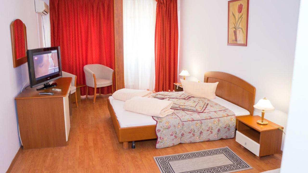 Hotel Tex Club Botoşani エクステリア 写真